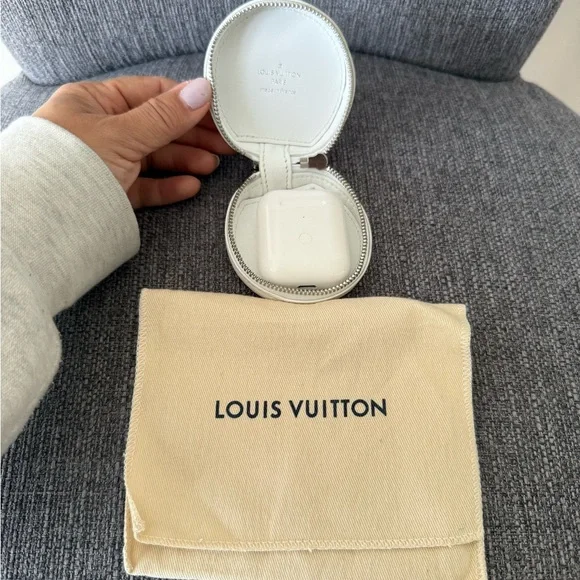 Authentic Louis Vuitton Watercolor Earphones Case - Picture 6 of 8